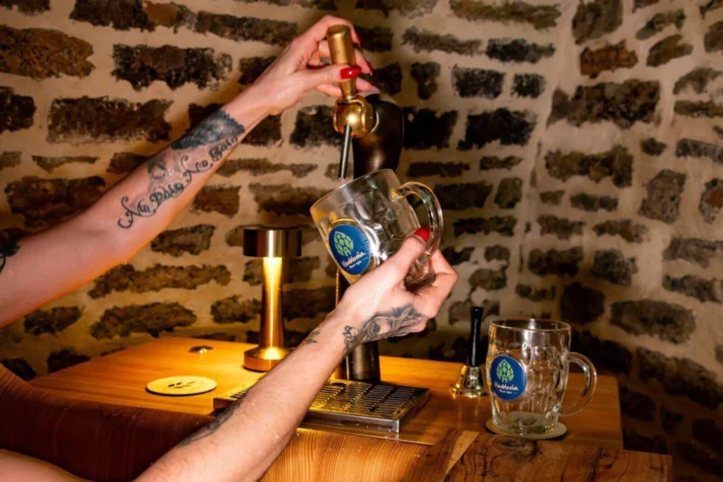 Bière artisanale tirée à la tireuse au spa bière Houblonia à Langres